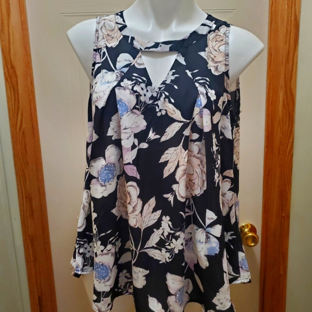 Floral sleeveless shirt
